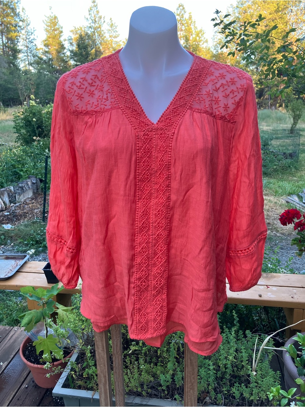 Style & Co layered gauze top with cut out sleeves M